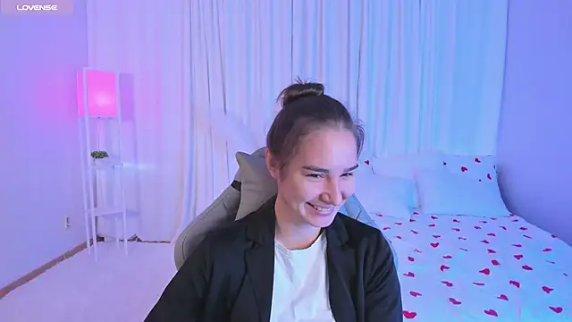 SeraphineClark online show from 10/18/25, 02:47