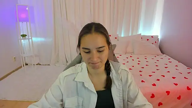 SeraphineClark online show from 10/19/25, 04:46