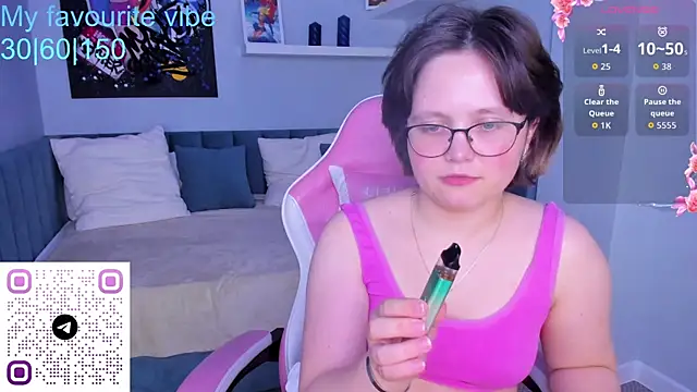 Mila  Cutee online show from 10/19/25, 01:34