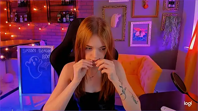 Snapshot of FlexyFox chatting on 10/08/25, 09:40 FlexyFox online show from 10/08/25, 09:40