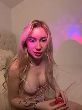 Snapshot of SexySaraxxoo chatting on 11/16/25, 05:07 SexySaraxxoo online show from 11/16/25, 05:07