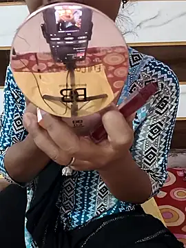 Snapshot of Itz_Mayra_ chatting on 10/30/25, 06:04 Itz Mayra online show from 10/30/25, 06:04