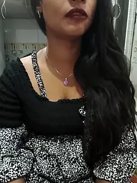 Snapshot of Itz_Mayra_ chatting on 11/20/25, 05:45 Itz Mayra online show from 11/20/25, 05:45