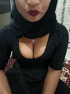 Snapshot of Itz_Mayra_ chatting on 11/21/25, 09:19 Itz Mayra online show from 11/21/25, 09:19