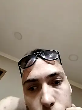 Strawboyy online show from 10/30/25, 04:52