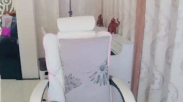 Snapshot of Aurora-77 chatting on 10/20/25, 05:02 Aurora-77 online show from 10/20/25, 05:02