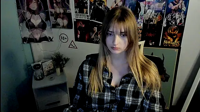 Snapshot of NeyliDream chatting on 10/26/25, 01:17 NeyliDream online show from 10/26/25, 01:17