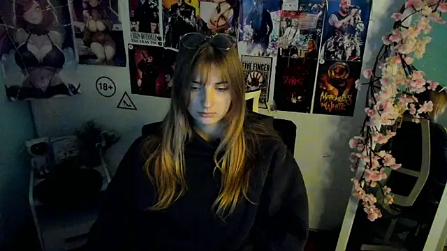 Snapshot of NeyliDream chatting on 11/29/25, 01:14 NeyliDream online show from 11/29/25, 01:14