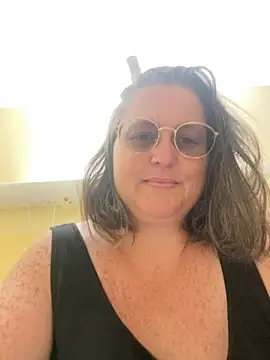 Beatricefrench-curvy-milf online show from 09/12/25, 06:19