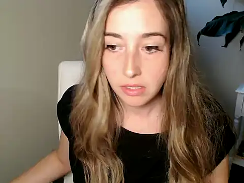 Snapshot of SuggestiveBehavior chatting on 09/25/25, 03:27 SuggestiveBehavior online show from 09/25/25, 03:27