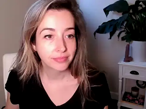 Snapshot of SuggestiveBehavior chatting on 09/26/25, 01:26 SuggestiveBehavior online show from 09/26/25, 01:26