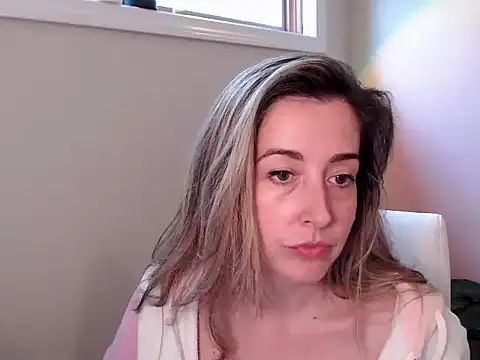 Snapshot of SuggestiveBehavior chatting on 09/29/25, 04:34 SuggestiveBehavior online show from 09/29/25, 04:34