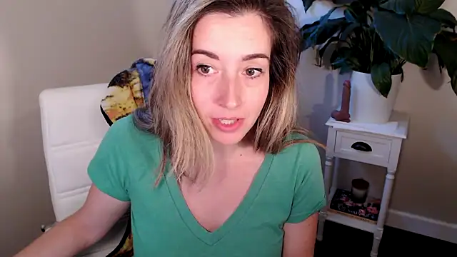 Snapshot of SuggestiveBehavior chatting on 10/10/25, 12:59 SuggestiveBehavior online show from 10/10/25, 12:59