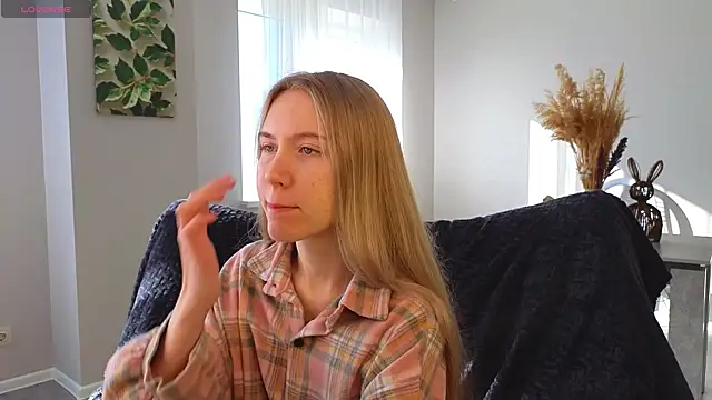 Snapshot of Succubelle chatting on 10/04/25, 06:11 Succubelle online show from 10/04/25, 06:11