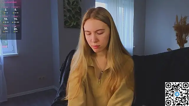 Snapshot of Succubelle chatting on 10/08/25, 06:11 Succubelle online show from 10/08/25, 06:11