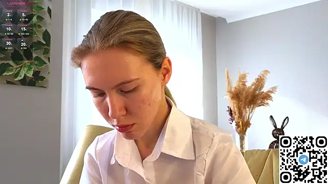 Snapshot of Succubelle chatting on 10/17/25, 06:16 Succubelle online show from 10/17/25, 06:16