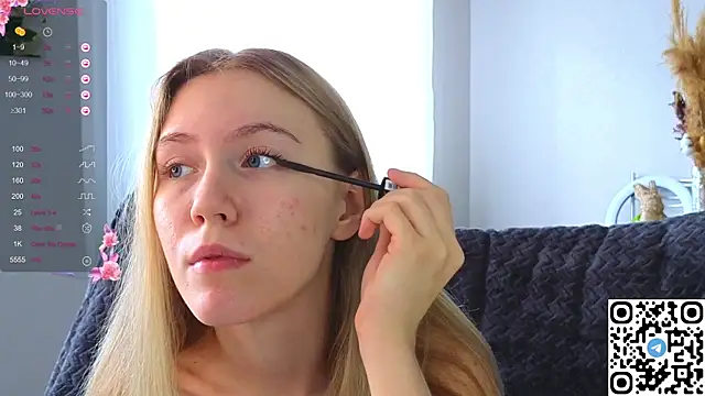 Snapshot of Succubelle chatting on 10/26/25, 06:08 Succubelle online show from 10/26/25, 06:08