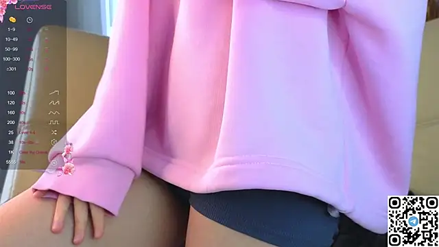 Snapshot of Succubelle chatting on 10/27/25, 06:06 Succubelle online show from 10/27/25, 06:06