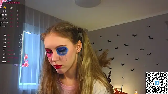 Snapshot of Succubelle chatting on 10/31/25, 06:25 Succubelle online show from 10/31/25, 06:25