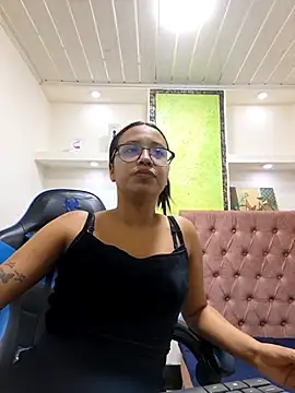 Snapshot of susan_mooree chatting on 11/07/25, 07:03 susan mooree online show from 11/07/25, 07:03