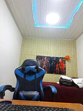 Snapshot of susan_mooree chatting on 11/16/25, 11:27 susan mooree online show from 11/16/25, 11:27