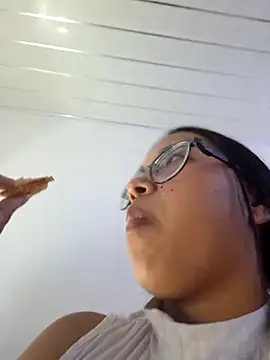 Snapshot of susan_mooree chatting on 11/21/25, 08:51 susan mooree online show from 11/21/25, 08:51