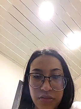 Snapshot of susan_mooree chatting on 11/27/25, 06:43 susan mooree online show from 11/27/25, 06:43