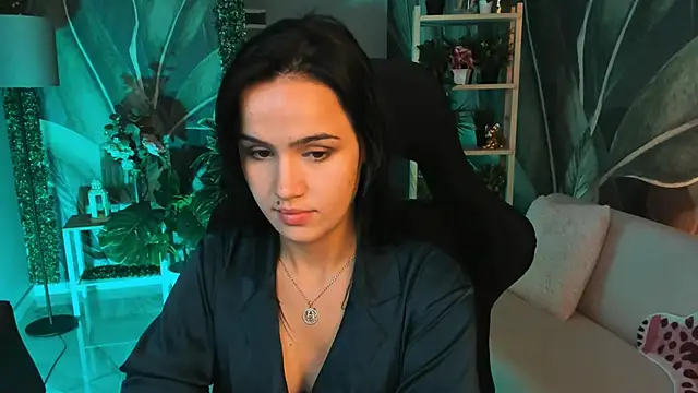 Snapshot of MonicaFarmer chatting on 09/26/25, 05:39 MonicaFarmer online show from 09/26/25, 05:39