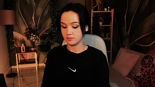 Snapshot of MonicaFarmer chatting on 10/06/25, 05:32 MonicaFarmer online show from 10/06/25, 05:32