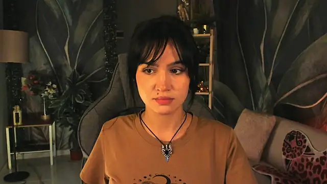 Snapshot of MonicaFarmer chatting on 10/13/25, 05:35 MonicaFarmer online show from 10/13/25, 05:35