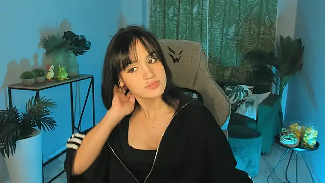 Snapshot of MonicaFarmer chatting on 10/18/25, 08:31 MonicaFarmer online show from 10/18/25, 08:31