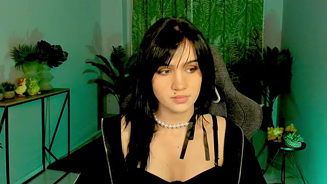 Snapshot of MonicaFarmer chatting on 10/23/25, 08:51 MonicaFarmer online show from 10/23/25, 08:51