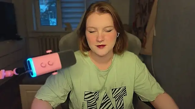 Snapshot of OliviaBlade chatting on 10/02/25, 01:29 OliviaBlade online show from 10/02/25, 01:29