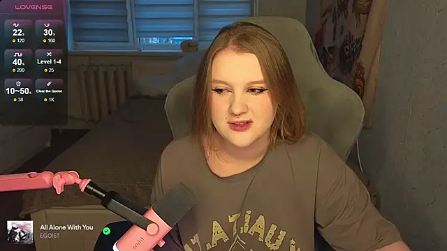 Snapshot of OliviaBlade chatting on 10/08/25, 01:09 OliviaBlade online show from 10/08/25, 01:09