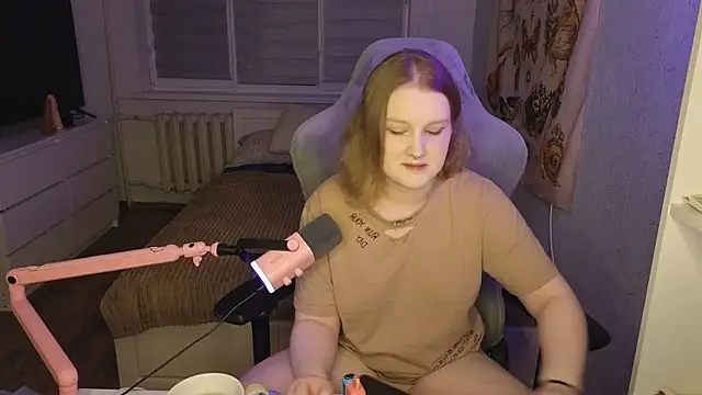 Snapshot of OliviaBlade chatting on 10/19/25, 01:56 OliviaBlade online show from 10/19/25, 01:56