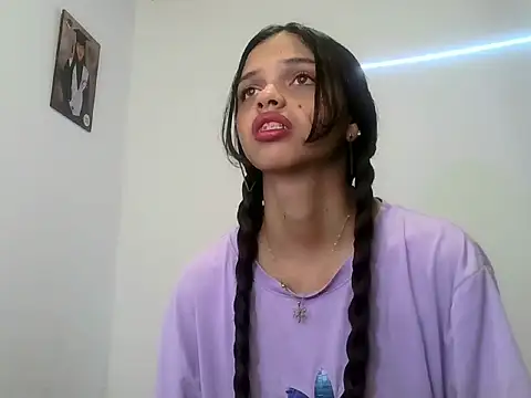 lucy babyy online show from 10/13/25, 07:47