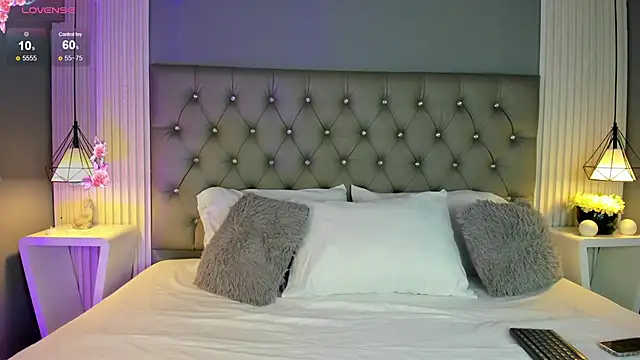 LunaBloomn online show from 10/27/25, 05:06