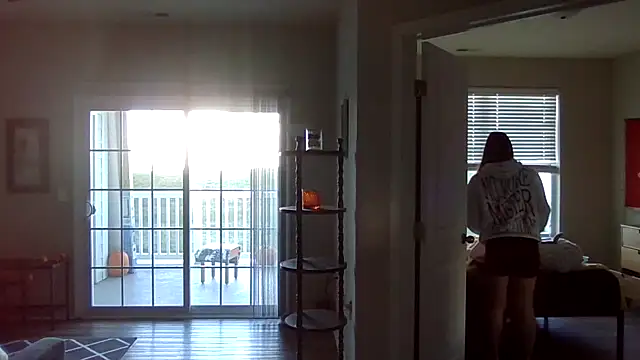 Snapshot of AllesandraLove chatting on 10/08/25, 01:31 AllesandraLove online show from 10/08/25, 01:31