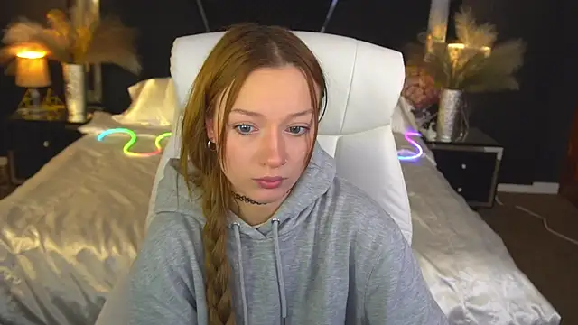 FoxyMayy online show from 11/30/25, 07:34