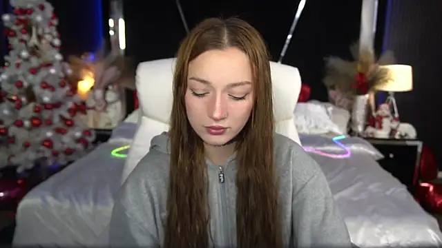 FoxyMayy online show from 12/13/25, 09:09