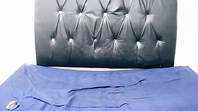 Iris-Pinky online show from 11/23/25, 06:19