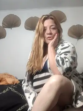 Snapshot of Casandra_Cruz chatting on 09/28/25, 01:00 Casandra Cruz online show from 09/28/25, 01:00