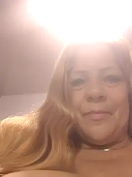 Snapshot of Casandra_Cruz chatting on 10/19/25, 02:45 Casandra Cruz online show from 10/19/25, 02:45