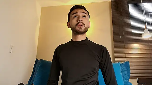 Snapshot of Axel_Moon_S chatting on 10/13/25, 06:19 Axel Moon S online show from 10/13/25, 06:19