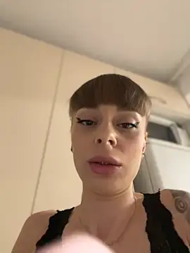 Snapshot of BabyBee_ chatting on 10/07/25, 01:36 BabyBee online show from 10/07/25, 01:36