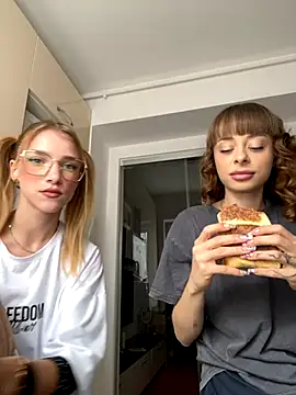 Snapshot of BabyBee_ chatting on 10/12/25, 12:37 BabyBee online show from 10/12/25, 12:37