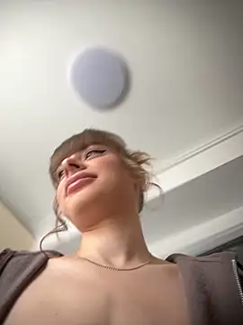 Snapshot of BabyBee_ chatting on 10/25/25, 11:07 BabyBee online show from 10/25/25, 11:07