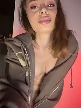 Snapshot of BabyBee_ chatting on 10/27/25, 12:31 BabyBee online show from 10/27/25, 12:31