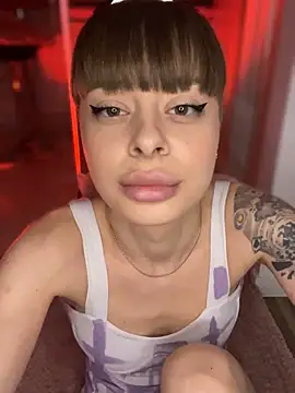 Snapshot of BabyBee_ chatting on 10/31/25, 03:57 BabyBee online show from 10/31/25, 03:57