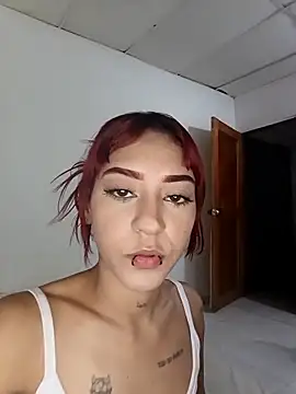 Snapshot of Redhaire-litlle-lil_bitch chatting on 09/17/25, 11:17 Redhaire-litlle-lil bitch online show from 09/17/25, 11:17